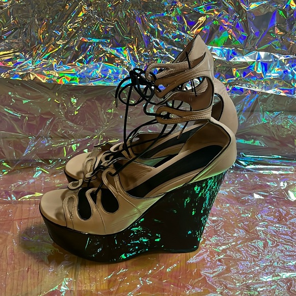 ‼️100% AUTHENTIC‼️Alexander McQueen Lace Up Wedges Black Beige Size 8.5 - Picture 6 of 11